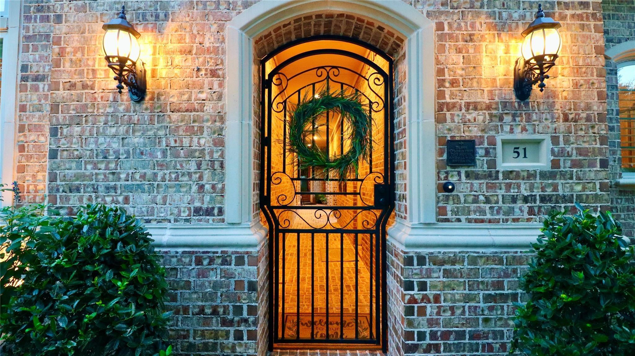 51 Woodglade Way