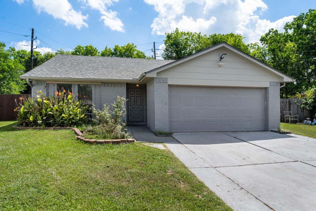 Photo of 11763 Cliveden Drive, Houston, TX 77066 (MLS # 30831208)