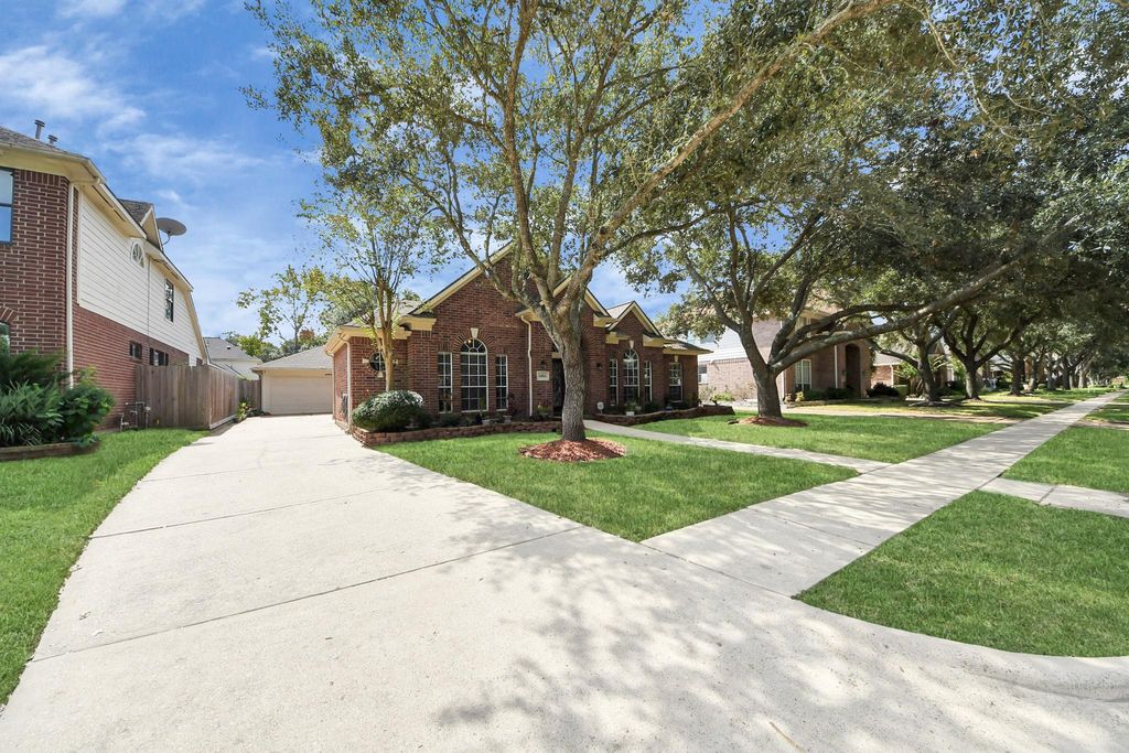 Photo of 6204 Raintree Drive, Pearland, TX 77584 (MLS # 85874691)