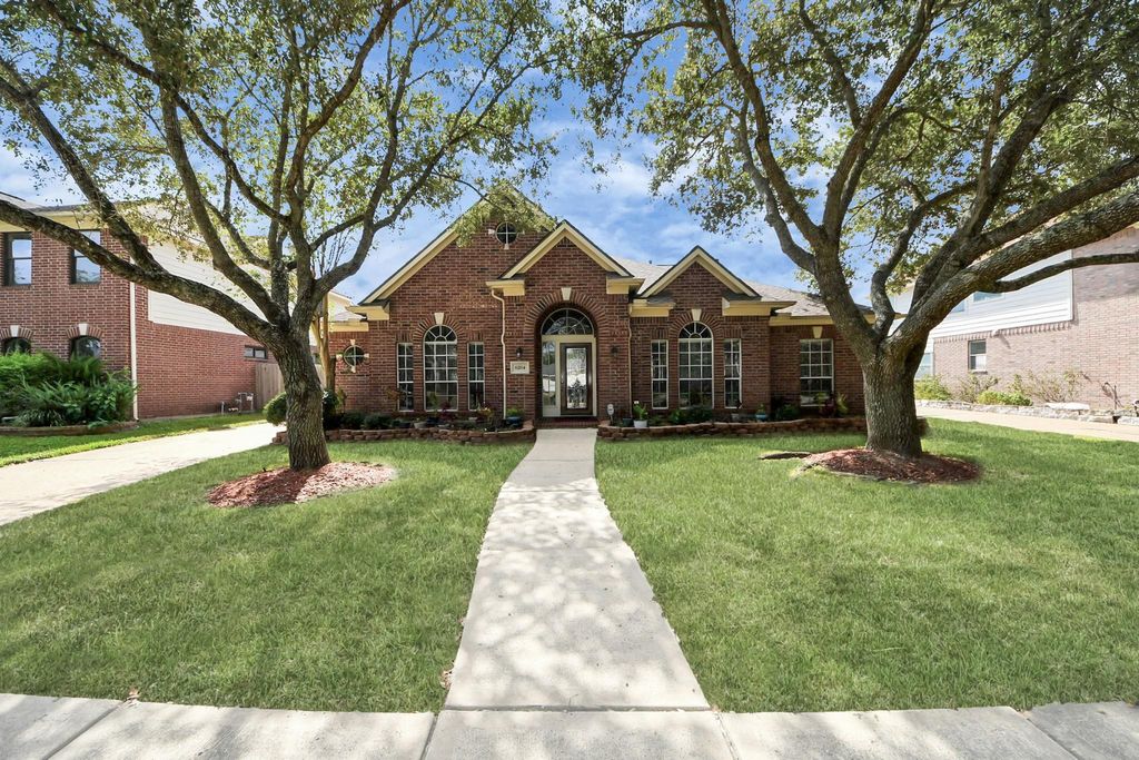 Photo of 6204 Raintree Drive, Pearland, TX 77584 (MLS # 85874691)