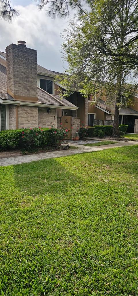 Townhouse For Sale - 6171 Dryad Drive<br/> Houston, TX 77035