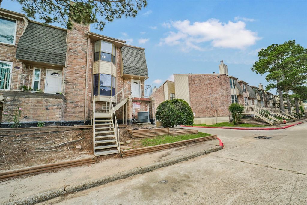 Photo of 2019 Place Rebecca Lane #G1, Houston, TX 77090 (MLS # 52128574)