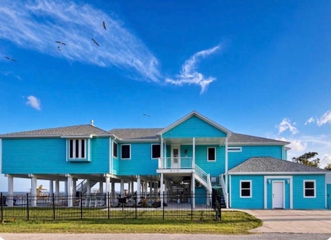 Photo of 415 Avenue I, Dickinson, TX 77539 (MLS # 57379918)