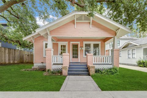 Photo of 1124 Algregg Street, Houston, TX 77009 (MLS # 44545393)