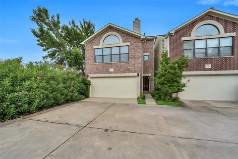Photo of 650 Westcross Street #70, Houston, TX 77018 (MLS # 88165954)