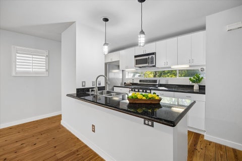 Photo of 2009 Mason Street, Houston, TX 77006 (MLS # 87884627)