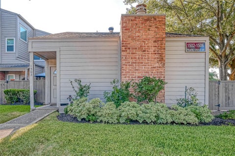 Townhouse For Rent - 1502 Prairie Grove Drive<br/> Houston, TX 77077