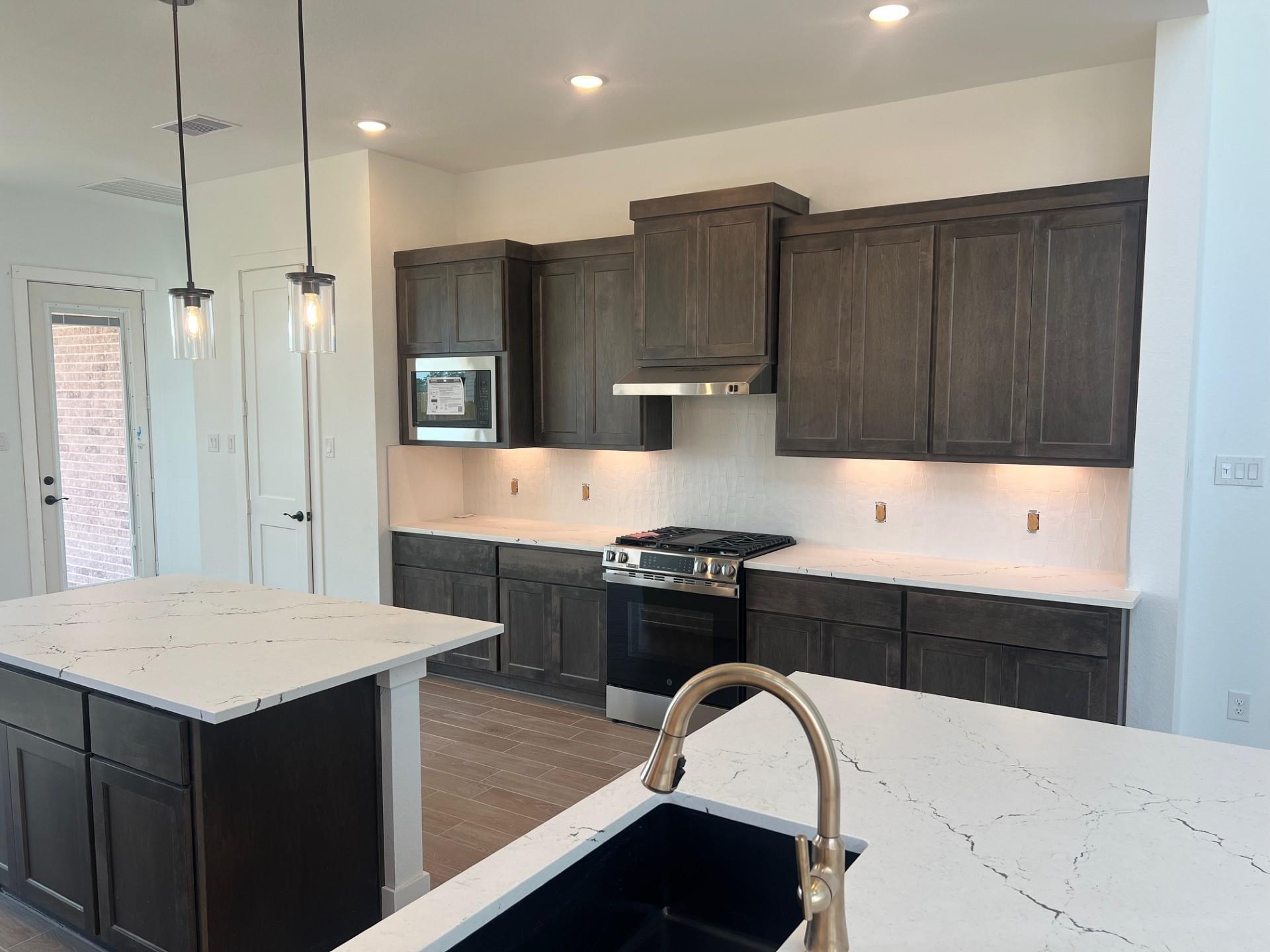 2418 Garden Arbor
