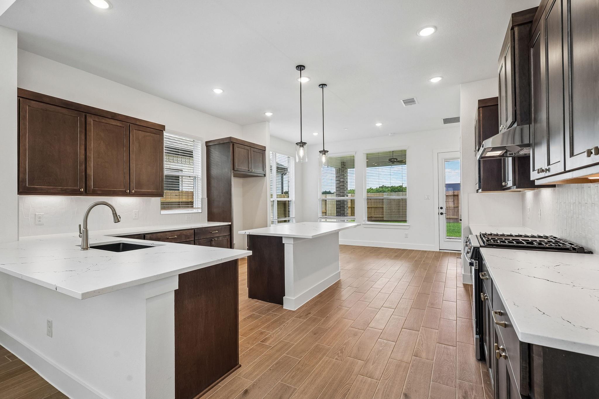 2418 Garden Arbor