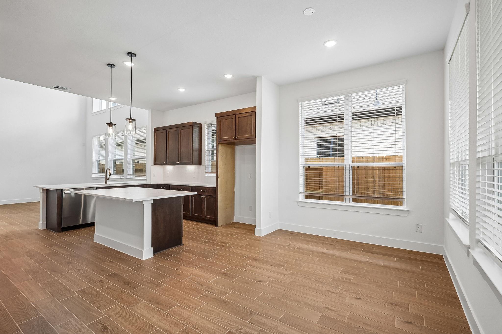 2418 Garden Arbor
