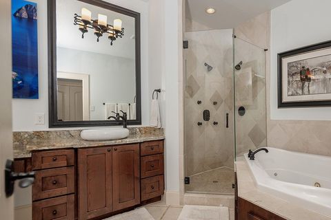 Tiny photo for 1215 W Bell Street, Houston, TX 77019 (MLS # 7948398)