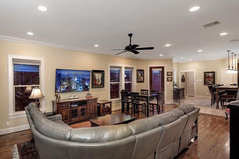 Tiny photo for 1215 W Bell Street, Houston, TX 77019 (MLS # 7948398)