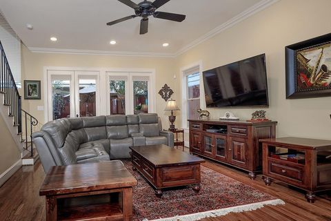 Tiny photo for 1215 W Bell Street, Houston, TX 77019 (MLS # 7948398)