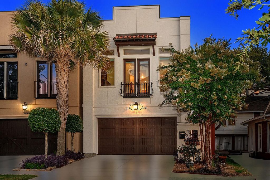 Photo of 1215 W Bell Street, Houston, TX 77019 (MLS # 7948398)