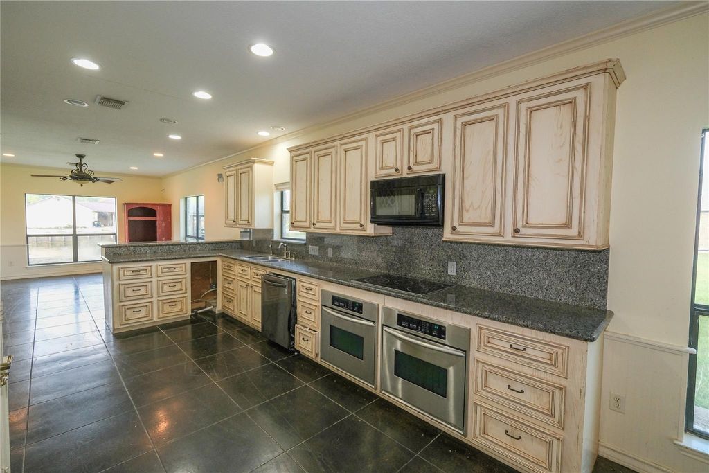 Photo of 63 Lakeway Drive, Trinity, TX 75862 (MLS # 75251712)