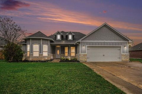 Photo of 2523 Turberry Drive, West Columbia, TX 77486 (MLS # 82814330)