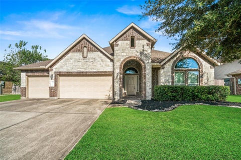 Photo of 11719 Eagle Ridge Drive, Mont Belvieu, TX 77535 (MLS # 67208213)
