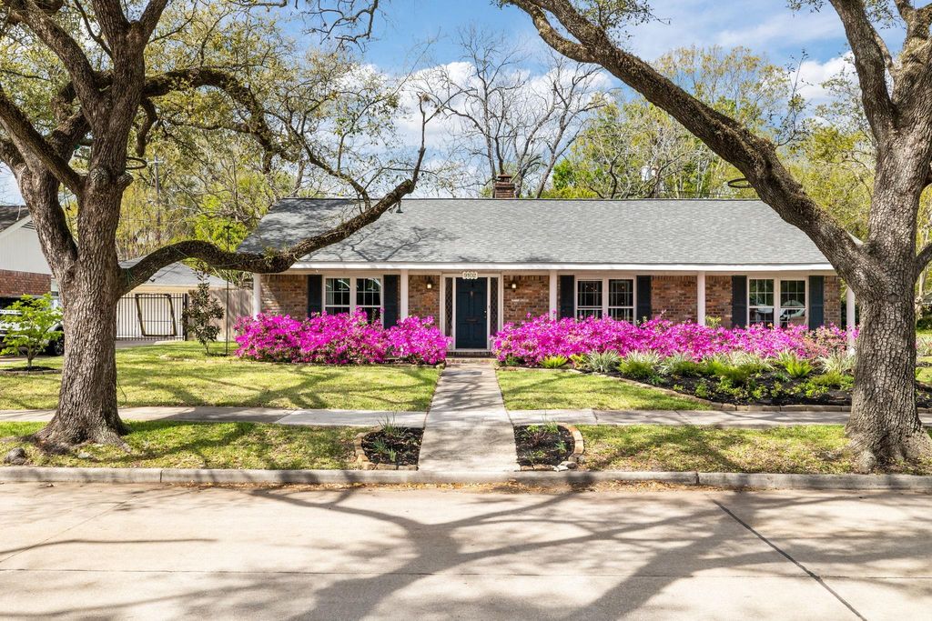 Photo of 9102 Timberside Drive, Houston, TX 77025 (MLS # 22948394)
