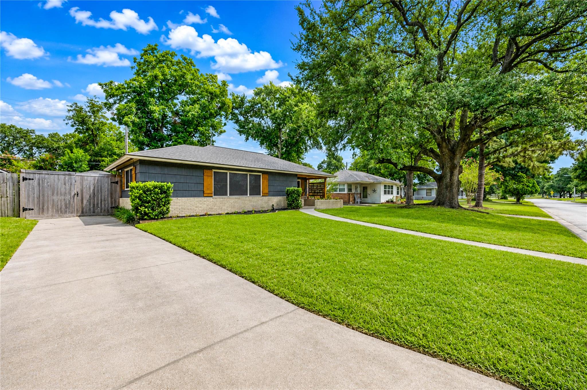 7727 Oak Vista Street