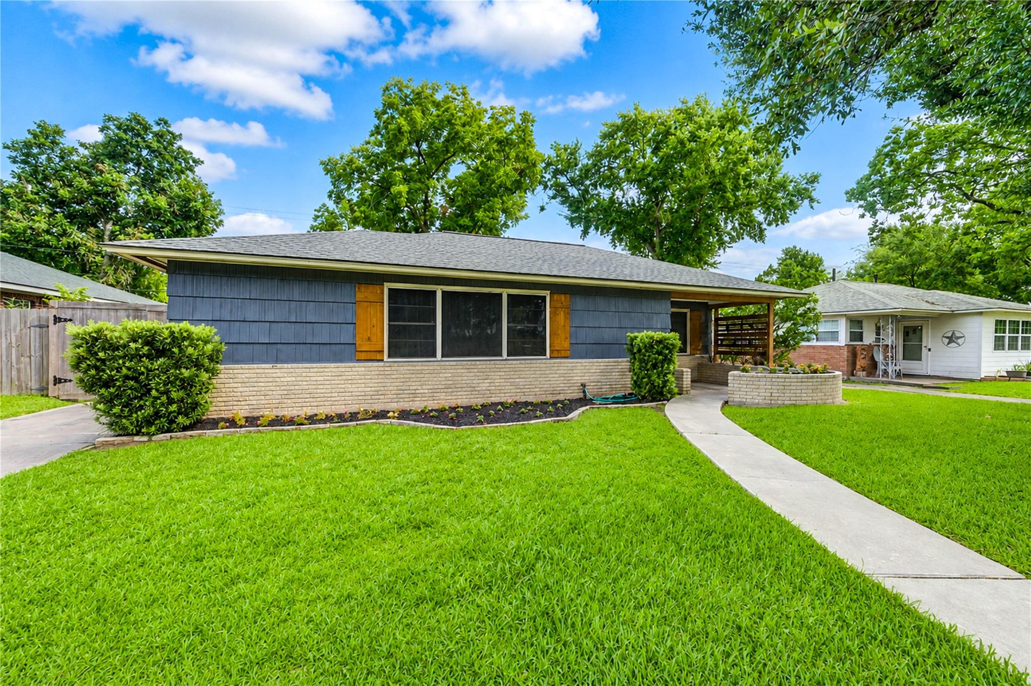 7727 Oak Vista Street