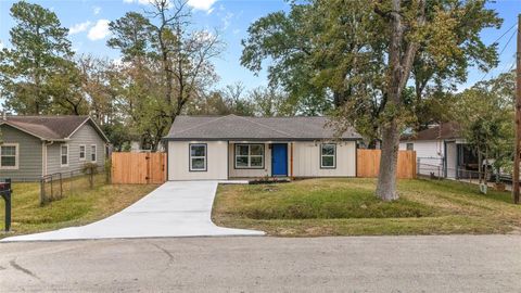 Photo of 10414 Onslow Street, Houston, TX 77016 (MLS # 42951571)
