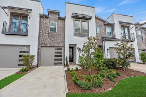 Townhouse For Sale - 19907 Curved Steel Drive<br/> Cypress, TX 77433