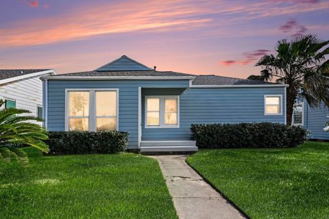 Photo of 4805 Alamo Drive, Galveston, TX 77551 (MLS # 90108619)