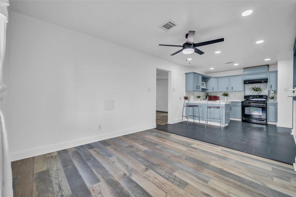 Photo of 4011 Markley Street, Houston, TX 77087 (MLS # 89017021)