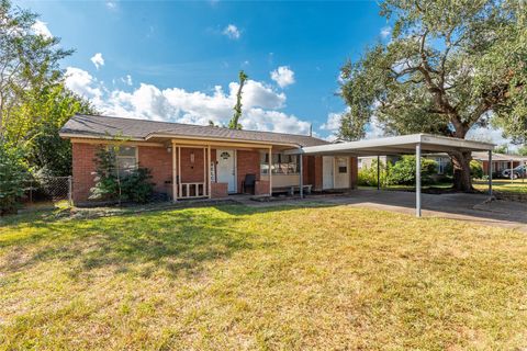 Photo of 10526 Tolman Street, Houston, TX 77034 (MLS # 6377527) Photo of 10526 Tolman Street, Houston, TX 77034 (MLS # 6377527)