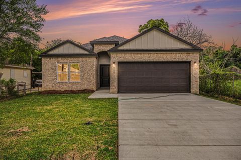 Homes For Sale - 2301 Boss Street<br/> Galveston County, La Marque, TX 77568