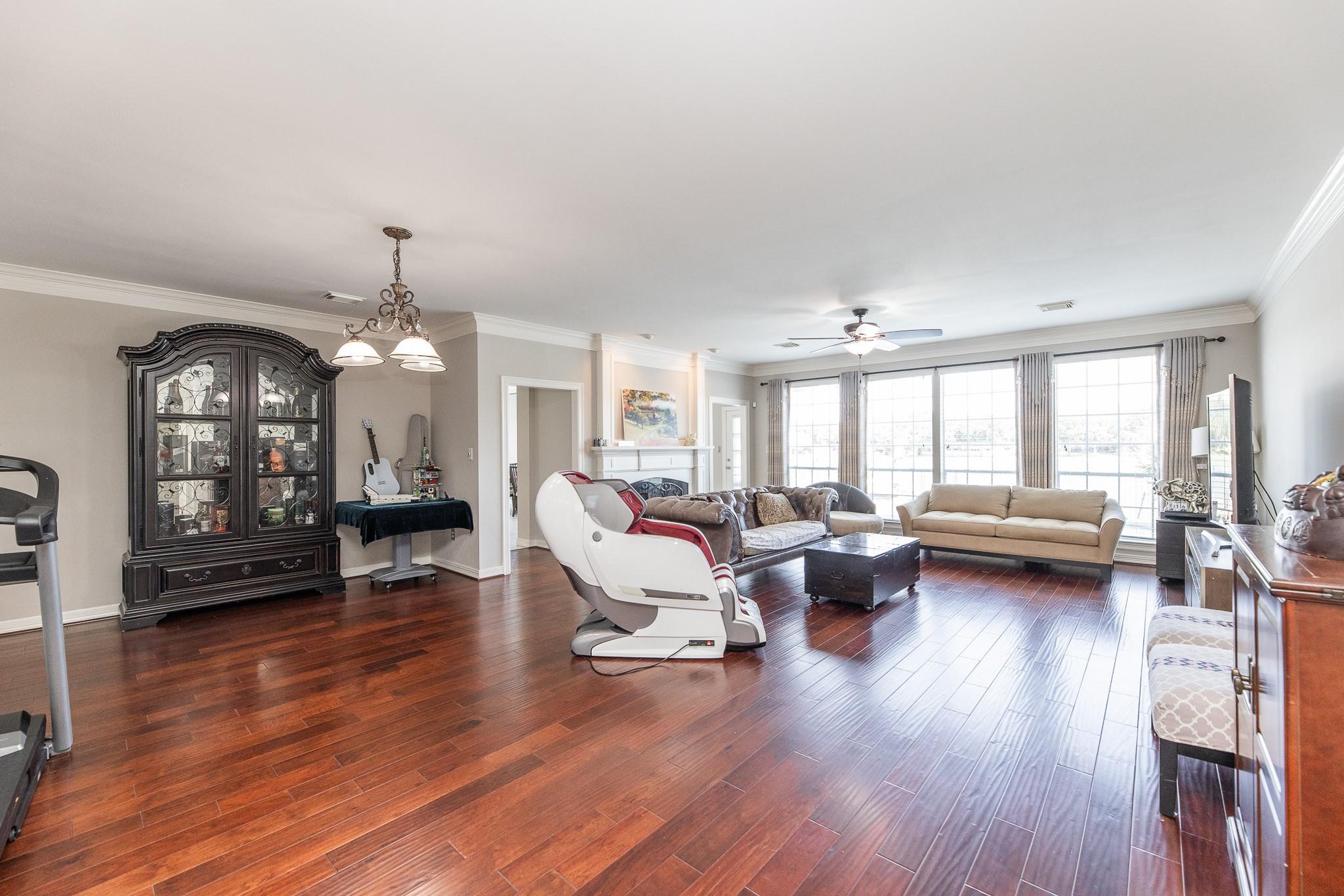 1907 Waterside Drive