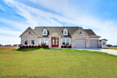 Photo of 619 Longhorn Trail, Angleton, TX 77515 (MLS # 45074328)