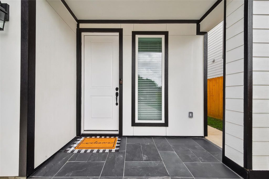 Photo of 5027 Willow Glen Drive #B, Houston, TX 77033 (MLS # 54916989)