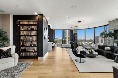 Photo of 1409 Post Oak Boulevard #2301, Houston, TX 77056 (MLS # 20718815)