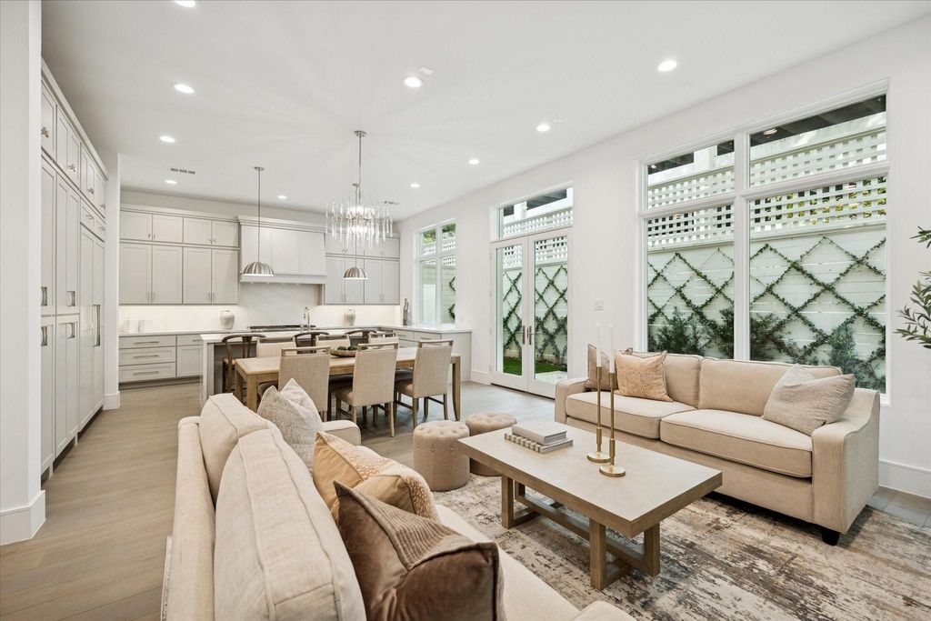 Photo of 19 Wentworth Gate Path, Houston, TX 77027 (MLS # 91247668)