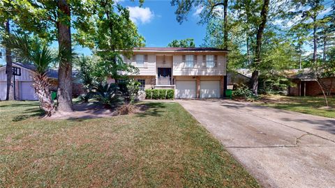 Photo of 2139 Middle Creek Drive, Houston, TX 77339 (MLS # 60283481)