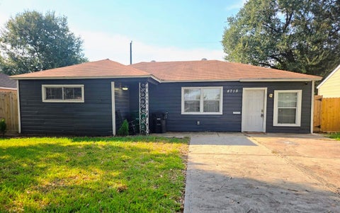 Photo of 4718 Meadow Park Drive, Houston, TX 77048 (MLS # 95655811)