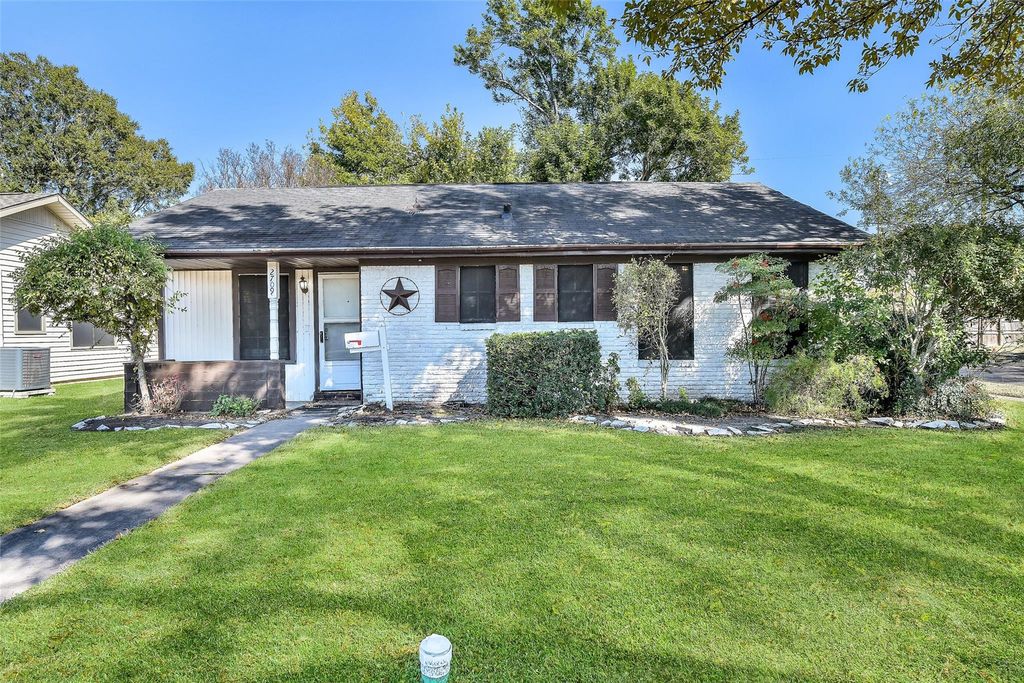 Photo of 2709 Hearne Drive, Pasadena, TX 77502 (MLS # 3898837)