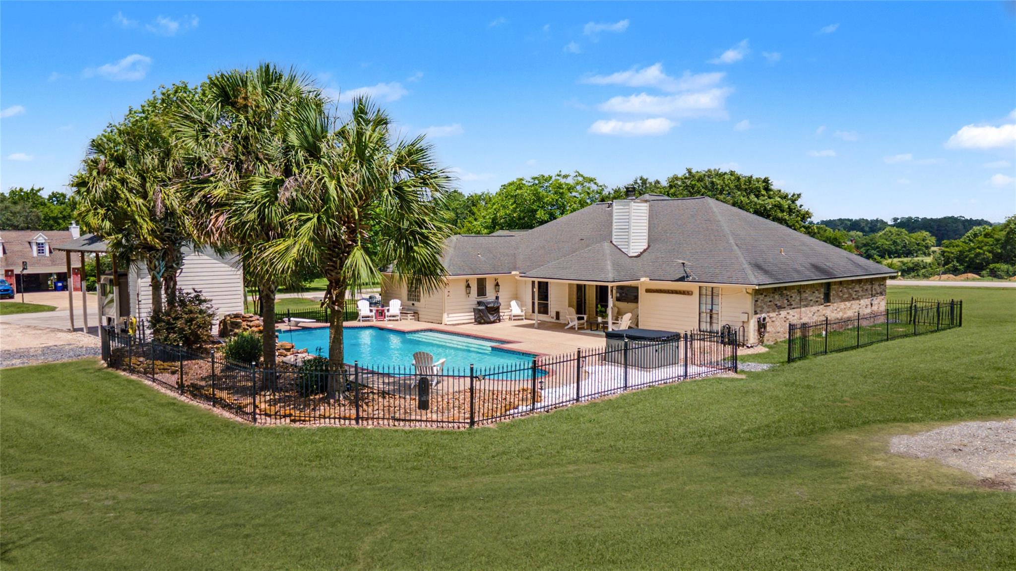 16558 Green Meadow Loop