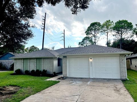 Photo of 2211 Collingsfield Drive, Sugar Land, TX 77478 (MLS # 48894865)