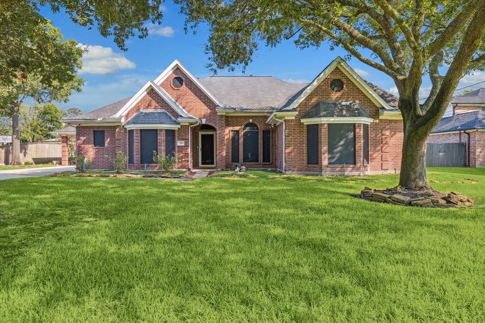 305 River Oaks Drive