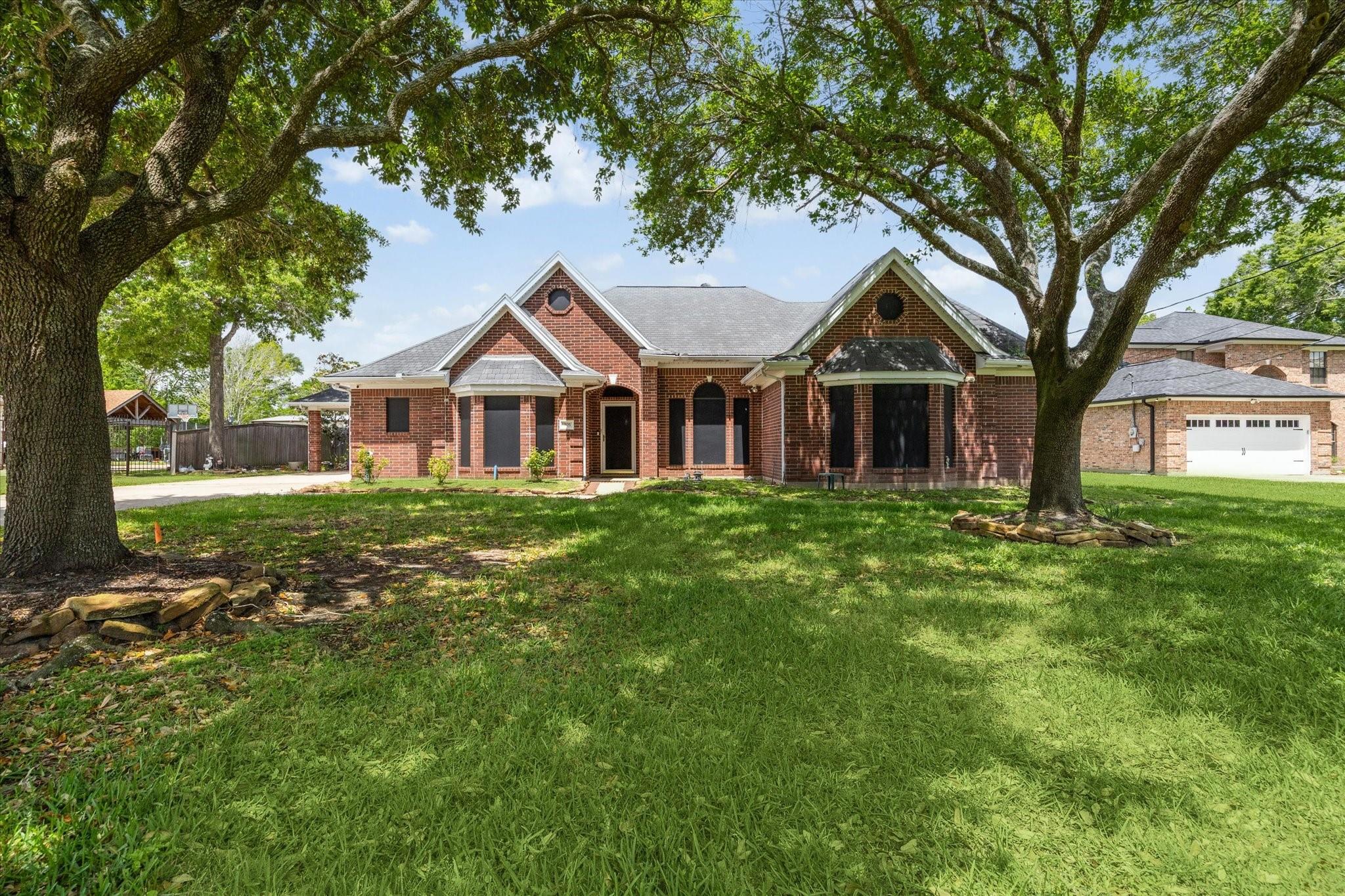 305 River Oaks Drive