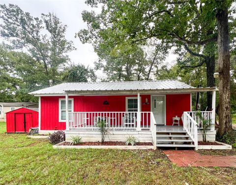 Photo of 201 Campbell Street, Shepherd, TX 77371 (MLS # 50988129)