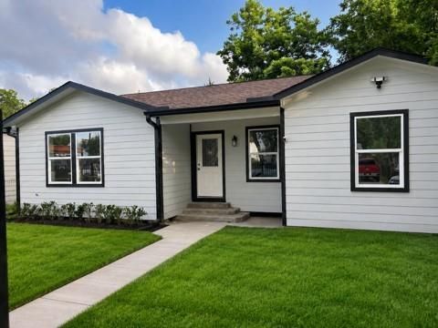 Homes For Sale - 216 Burress Street<br/> Houston, TX 77022