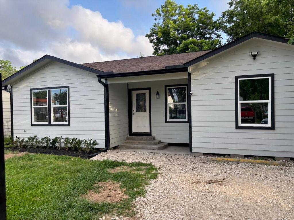 Photo of 216 Burress Street, Houston, TX 77022 (MLS # 15387647)