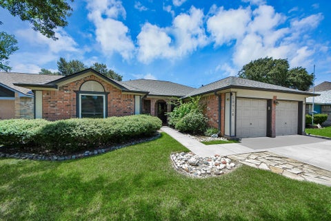 Photo of 10918 Mulberry Court, La Porte, TX 77571 (MLS # 4752238)