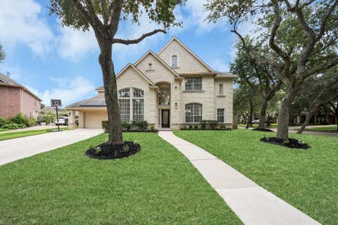 Photo of 2002 Thorncrest Court, Sugar Land, TX 77479 (MLS # 66104667)
