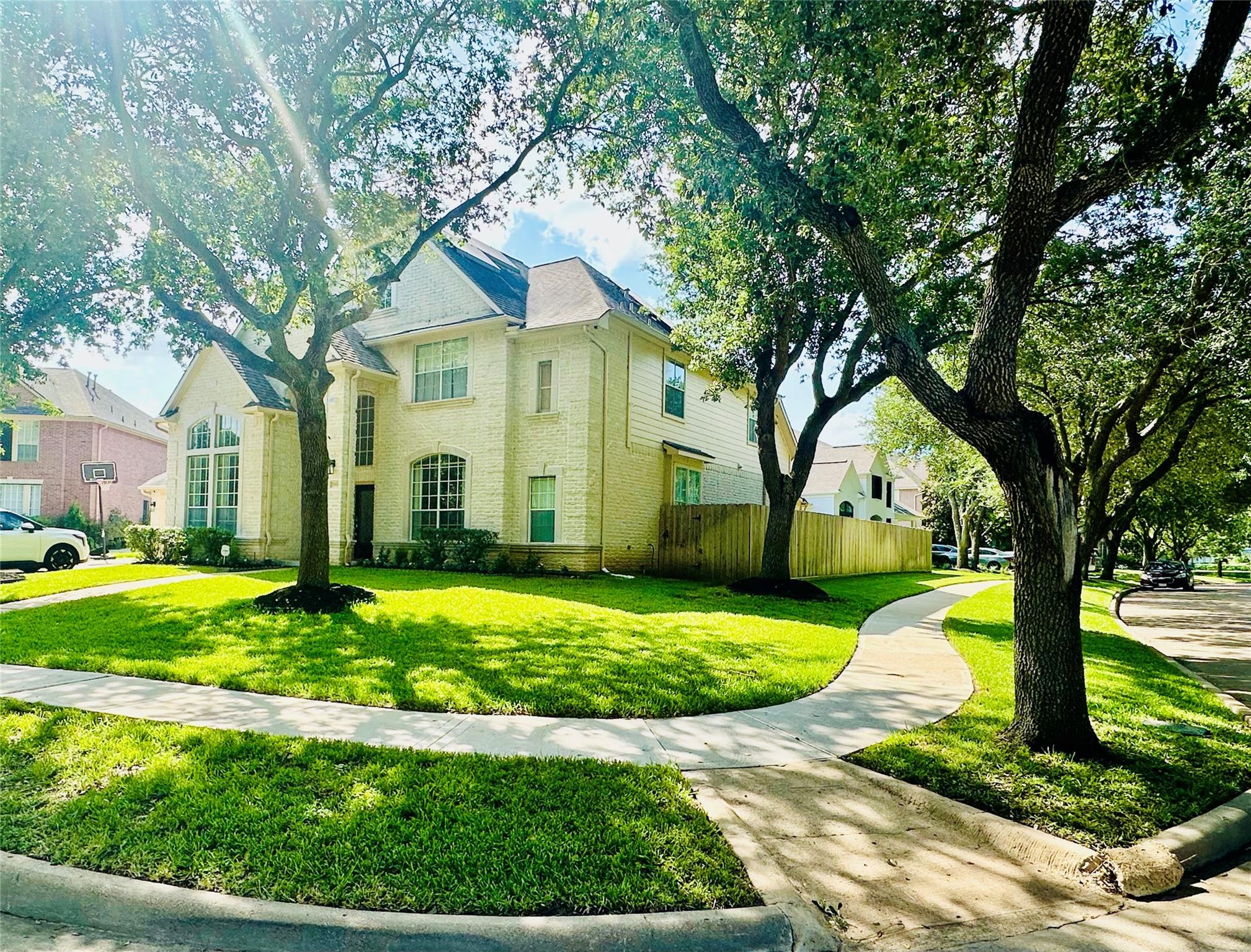 2002 Thorncrest Court