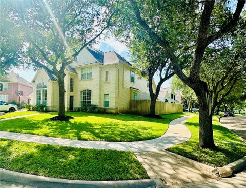 Photo of 2002 Thorncrest Court, Sugar Land, TX 77479 (MLS # 66104667)