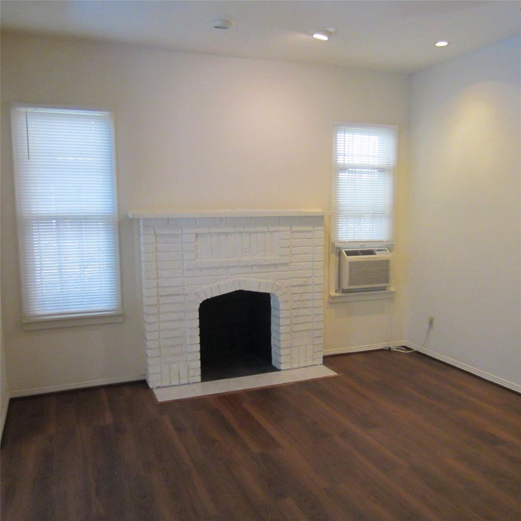 Photo of 512 W Polk Street, Houston, TX 77019 (MLS # 39074495)